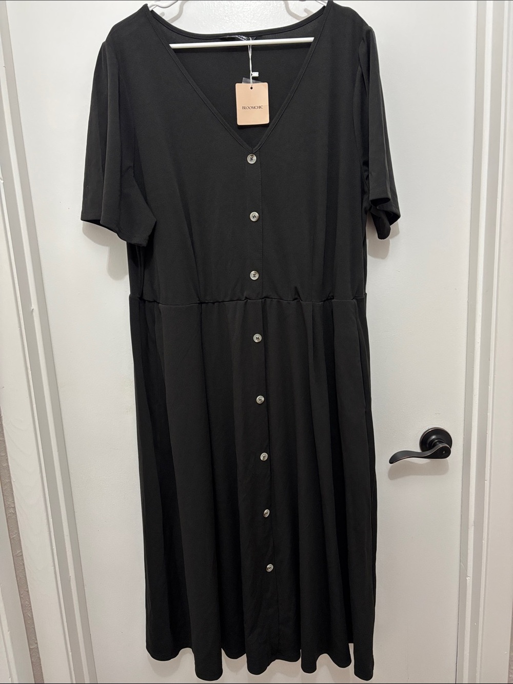 BloomChic Black Button-Front V-Neck Midi Dress Sz 22-24 (2X)
